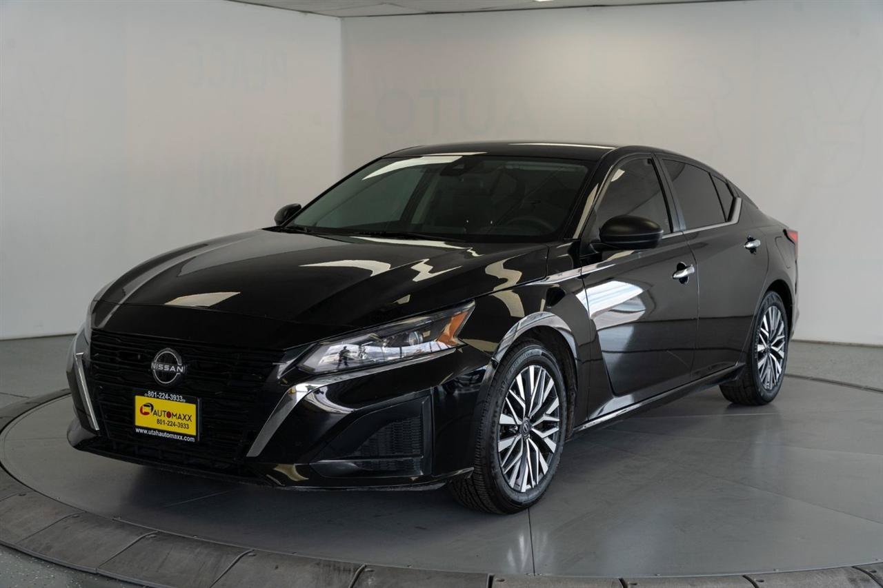 Used 2025 Nissan Altima 2.5 SV FWD image 3