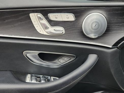 Used 2019 Mercedes-Benz E 300 4MATIC image 11