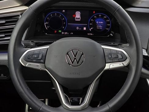Used 2025 Volkswagen Atlas Cross Sport SEL R-Line AWD/4WD image 22