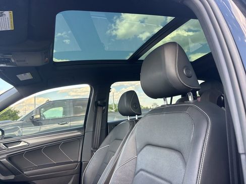 Used 2022 Volkswagen Tiguan SEL R-Line AWD/4WD image 4