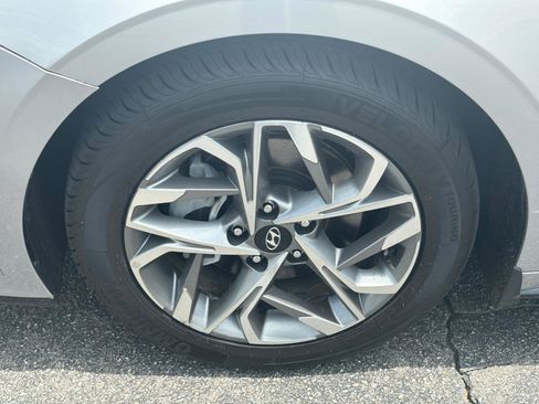 Used 2023 Hyundai Sonata SEL w/ Preferred Accessory Package FWD image 12