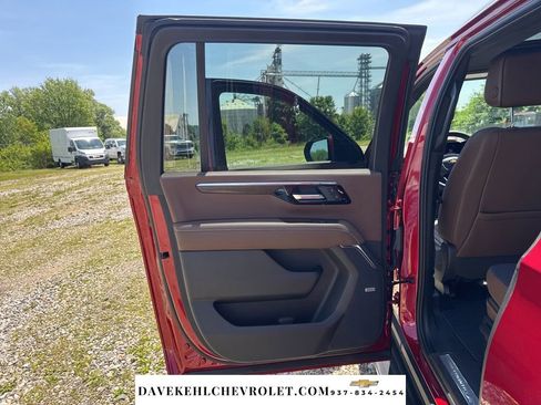 Used 2026 Chevrolet Suburban High Country w/ Sun And Tow Package AWD/4WD image 24