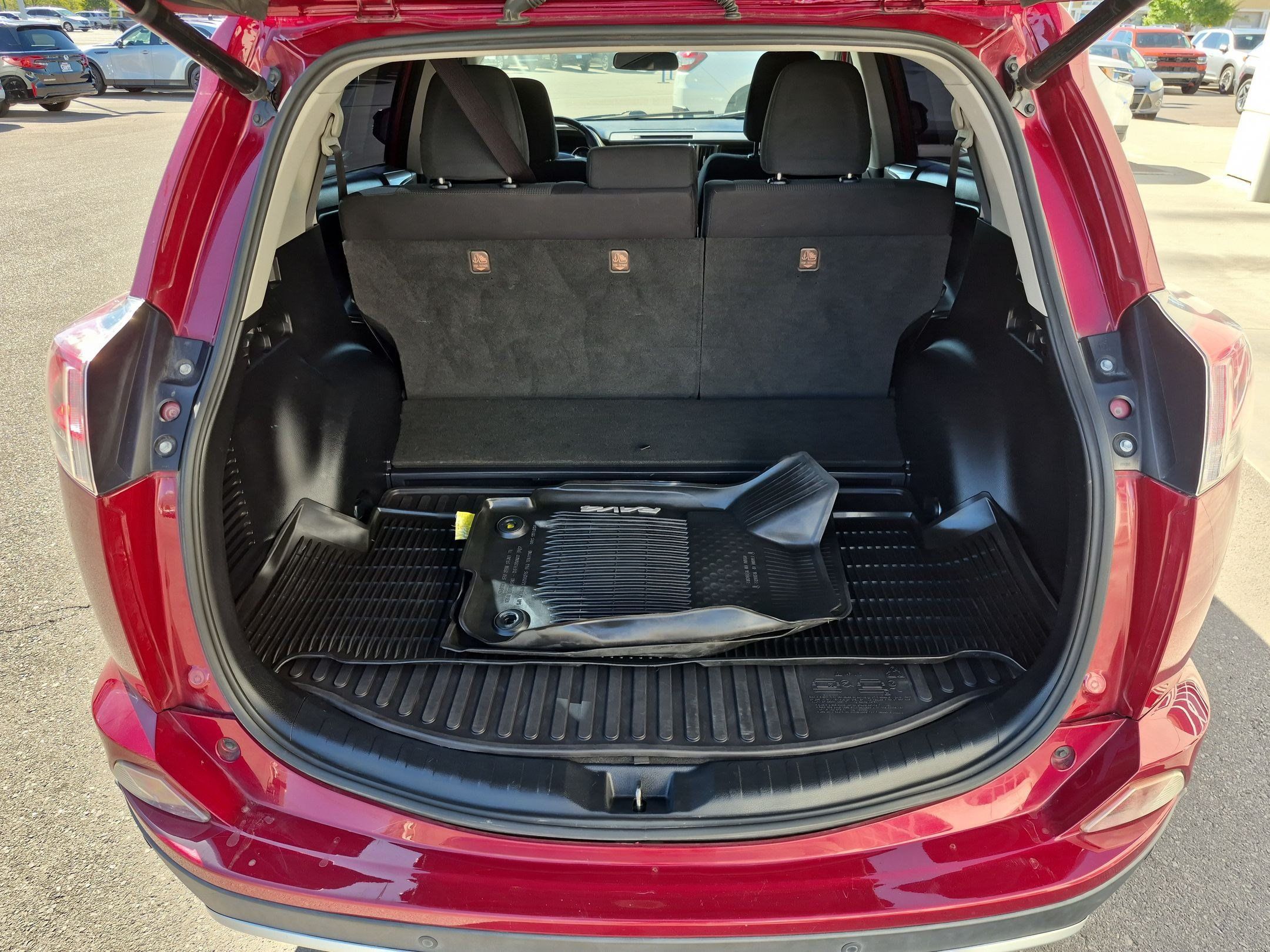 Used 2018 Toyota RAV4 XLE w/ Convenience Package AWD/4WD image 31