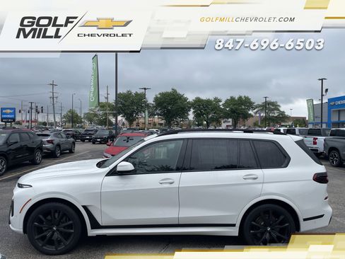 Used 2023 BMW X7 xDrive40i w/ M Sport Package AWD/4WD image 9