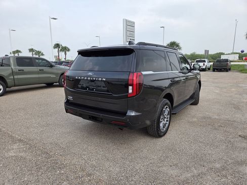 Used 2025 Ford Expedition Active AWD/4WD image 10