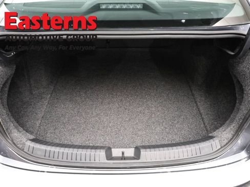Used 2025 Volkswagen Jetta SE FWD image 9