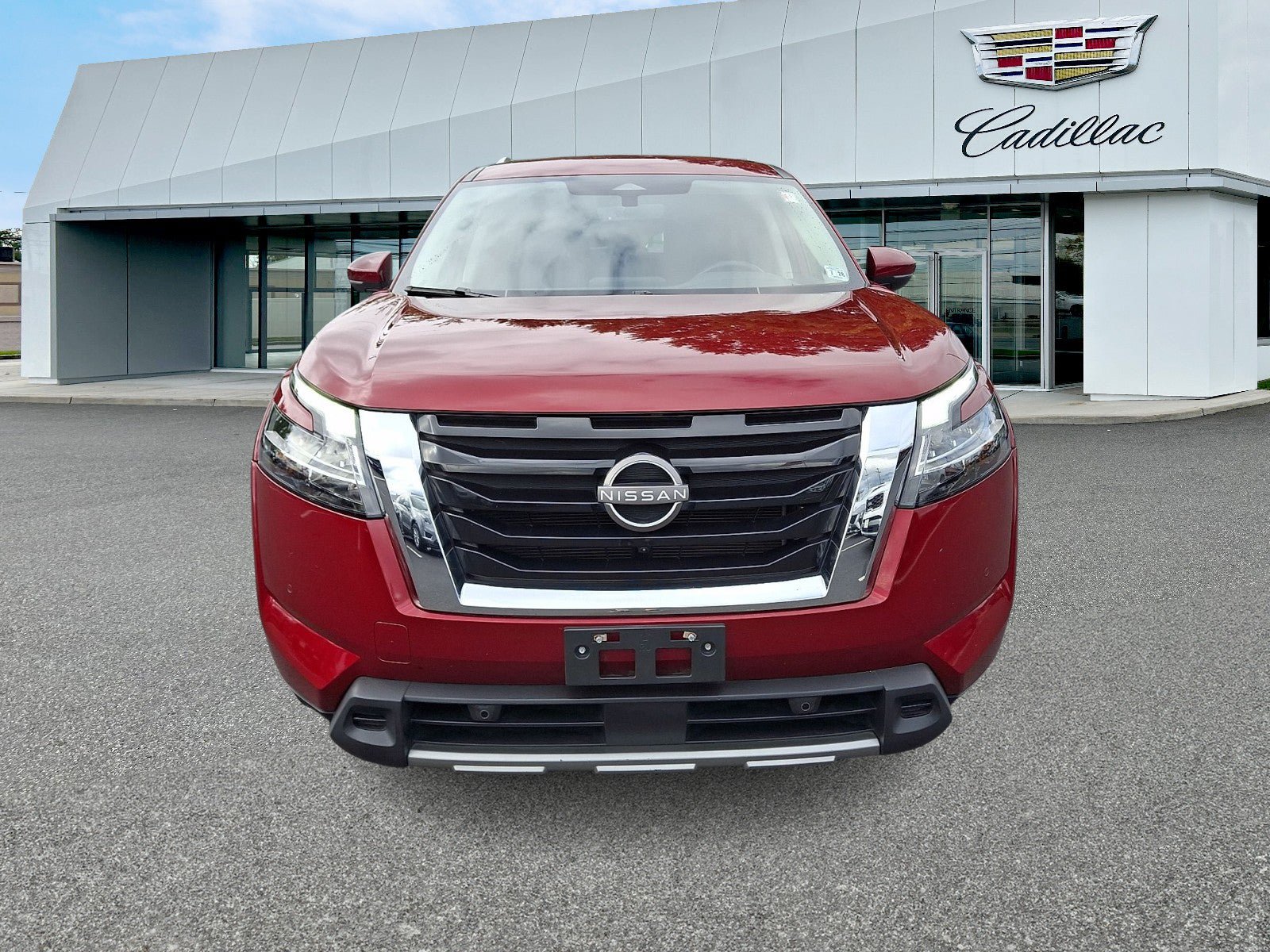 Used 2023 Nissan Pathfinder SL w/ Cargo Package AWD/4WD image 2