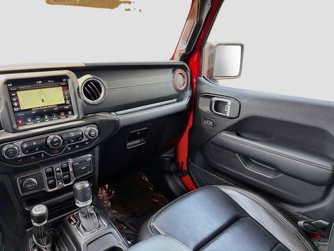 Used 2021 Jeep Wrangler Unlimited Sahara w/ Cold Weather Group AWD/4WD image 25