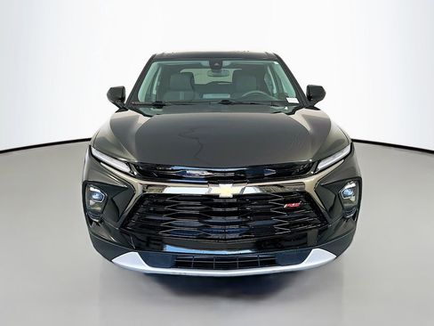 Used 2025 Chevrolet Blazer LT FWD image 2