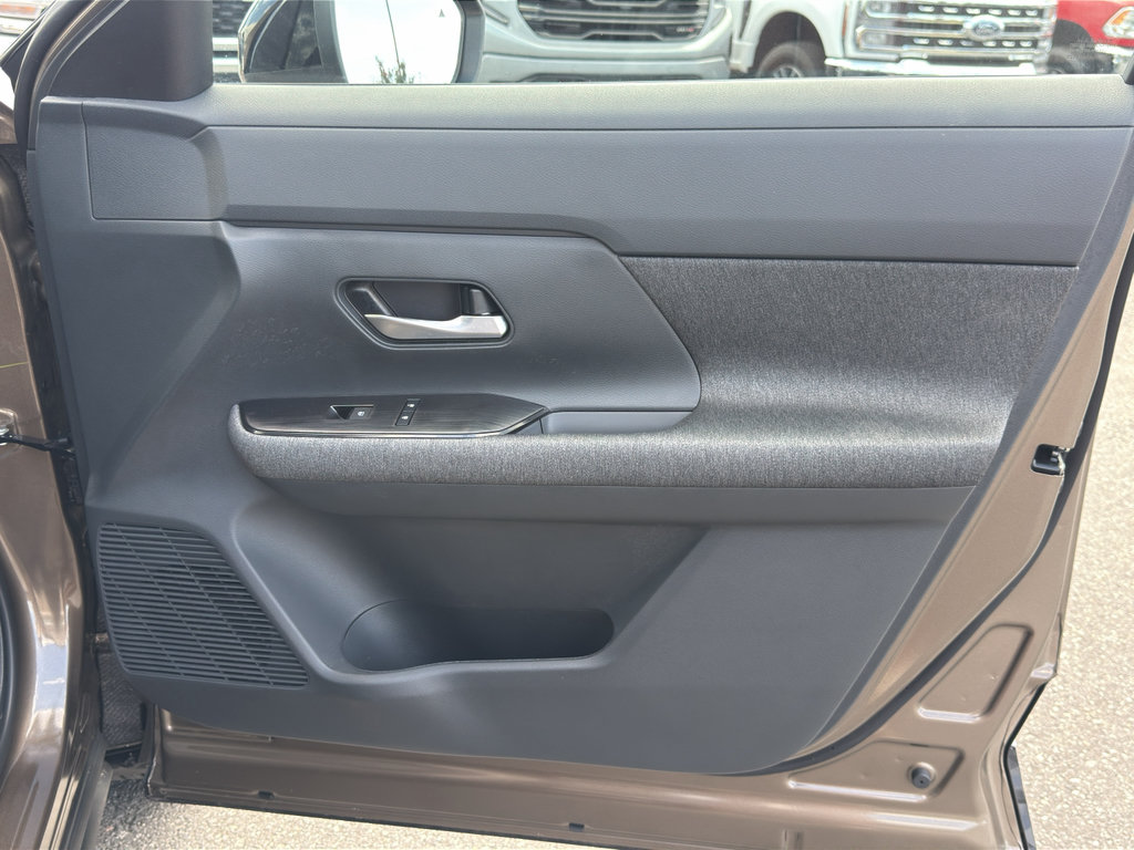 Used 2026 Nissan Kicks SV FWD image 28