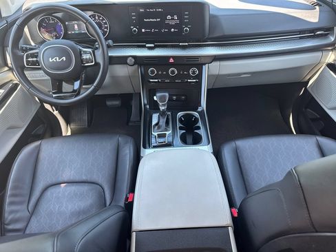 Used 2024 Kia Carnival LX FWD image 23