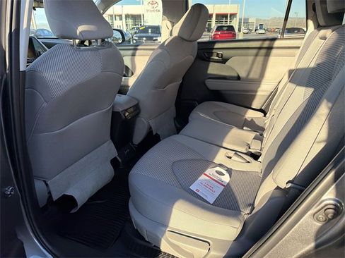 Certified 2023 Toyota Highlander LE image 29