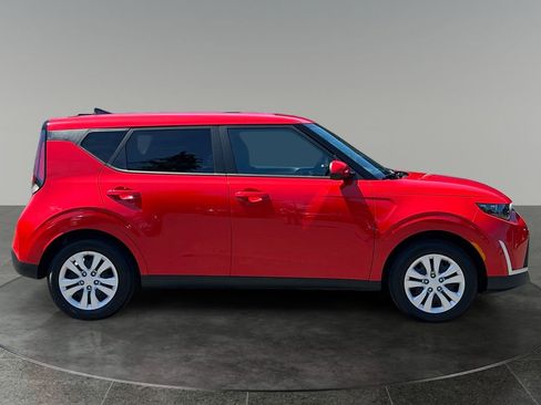 Used 2025 Kia Soul LX FWD image 10