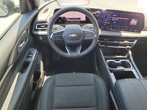 Certified 2026 Chevrolet Traverse LT w/ Sun and Wheel Package FWD image 18