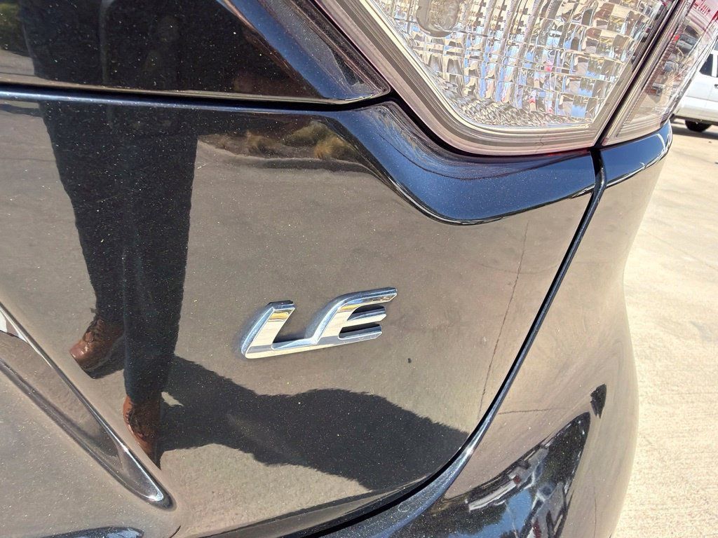 Used 2022 Toyota Corolla LE FWD image 18