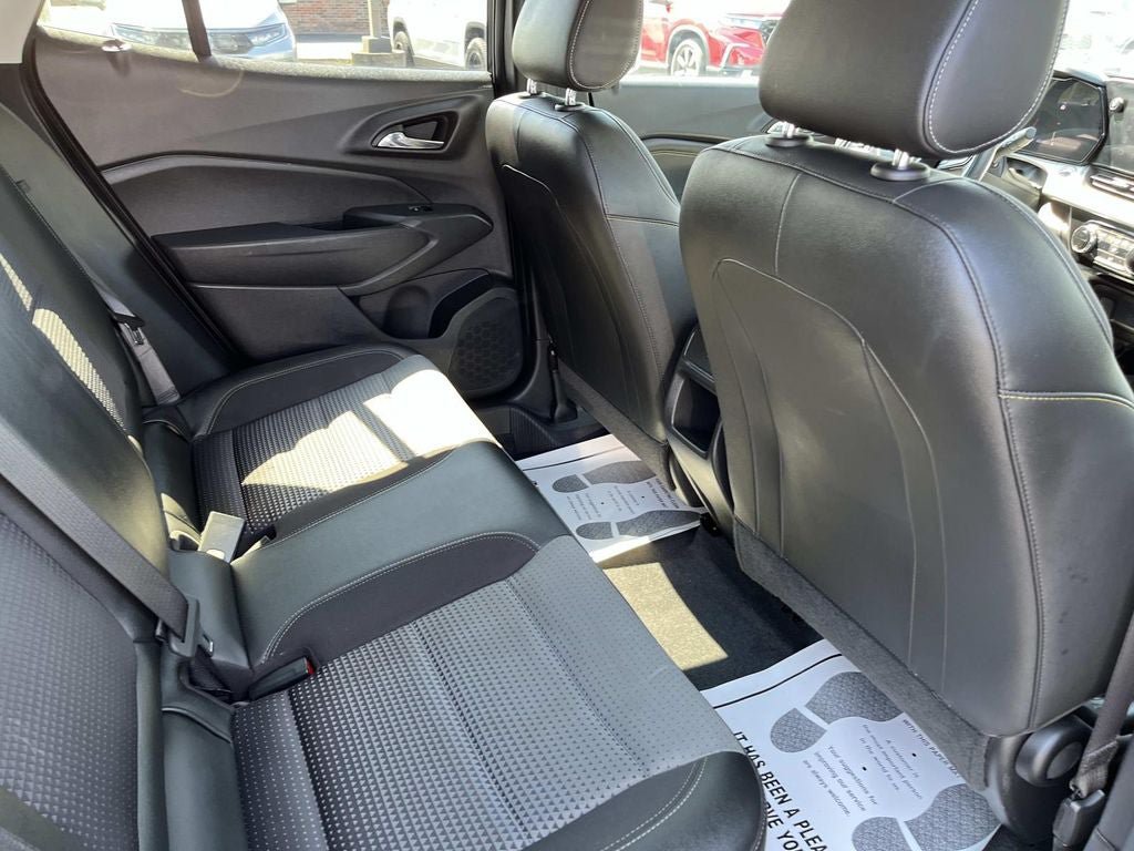 Used 2025 Chevrolet Trax LT FWD image 19