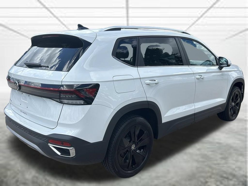 New 2026 Volkswagen Taos SE FWD image 6
