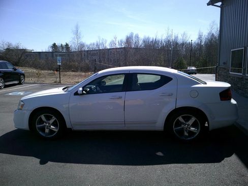 Used 2011 Dodge Avenger Mainstreet FWD image 4