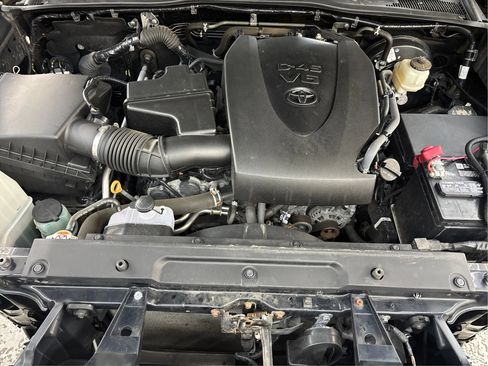 Used 2020 Toyota Tacoma SR5 AWD/4WD image 28