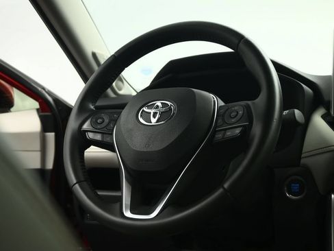 Used 2022 Toyota RAV4 XLE Premium FWD image 39
