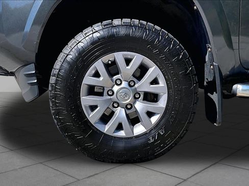 Used 2019 Toyota Tacoma SR5 AWD/4WD image 11