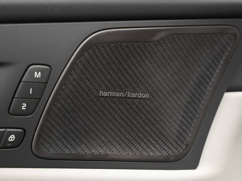 Used 2025 Volvo XC60 B5 Plus w/ Protection Package Premier image 45