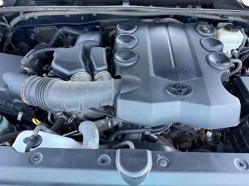 Used 2016 Toyota 4Runner SR5 AWD/4WD image 25