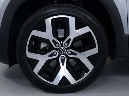 Used 2022 Volkswagen Taos SEL image 40