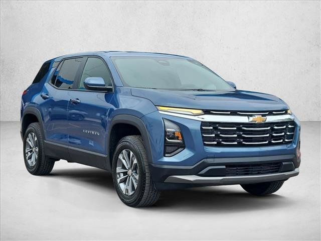 Used 2026 Chevrolet Equinox LT FWD image 2