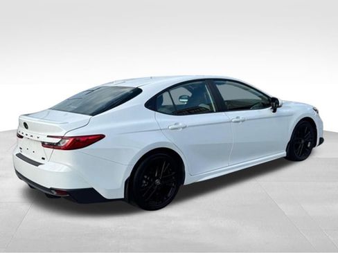 Used 2025 Toyota Camry SE w/ Convenience Package FWD image 7