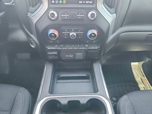 Used 2022 GMC Sierra 2500 SLE w/ SLE Value Package; AWD/4WD image 11