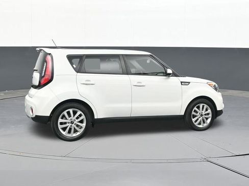 Used 2017 Kia Soul + image 15
