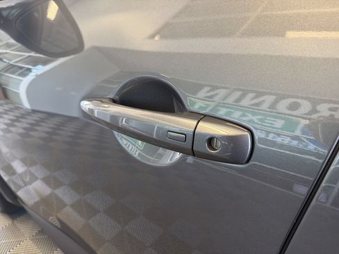 Used 2025 Nissan Pathfinder SV FWD image 9
