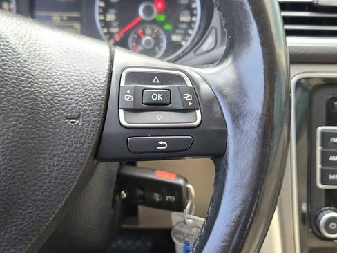 Used 2015 Volkswagen Passat TDI SE image 29