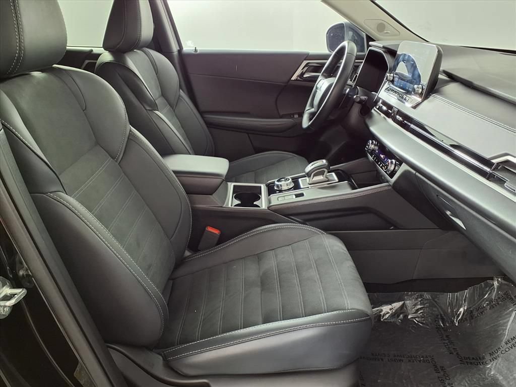 Used 2024 Mitsubishi Outlander SE FWD image 9