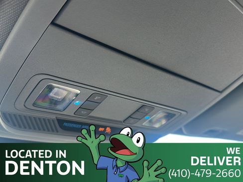 Used 2023 Ford Explorer XLT image 25