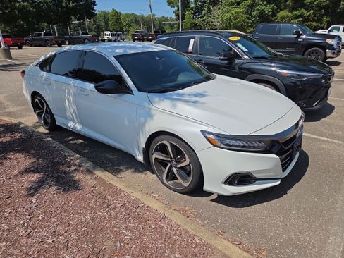 Used 2022 Honda Accord Sport image 1
