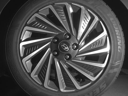 Used 2025 Hyundai Sonata SEL FWD image 14
