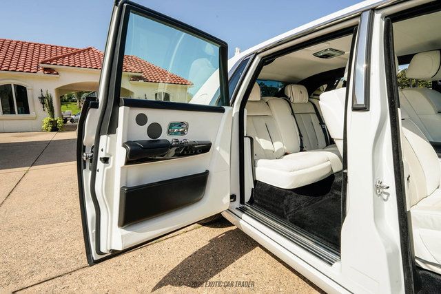 Used 2020 Rolls-Royce Phantom Sedan RWD image 30