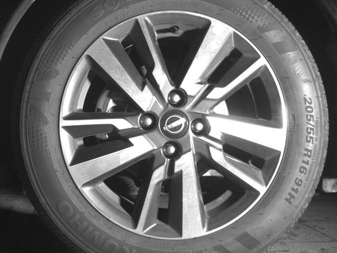 Used 2025 Nissan Versa SV FWD image 12