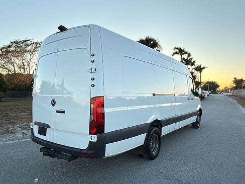 Used 2023 Mercedes-Benz Sprinter 4500 image 3