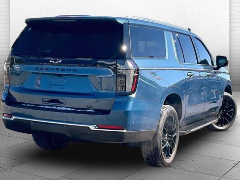 Used 2025 Chevrolet Suburban LT image 11