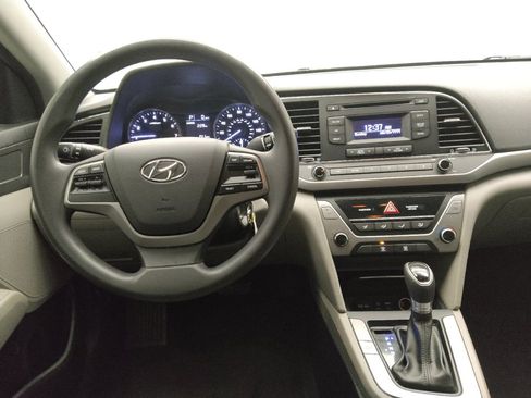 Used 2017 Hyundai Elantra SE image 22