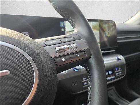 Certified 2025 Hyundai Kona SEL image 21