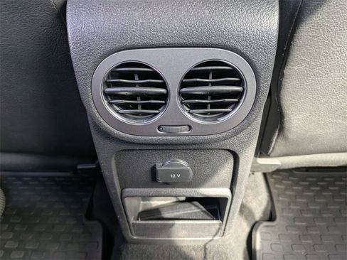 Used 2017 Volkswagen Tiguan S image 31