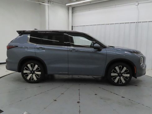 New 2026 Mitsubishi Outlander SEL FWD image 2