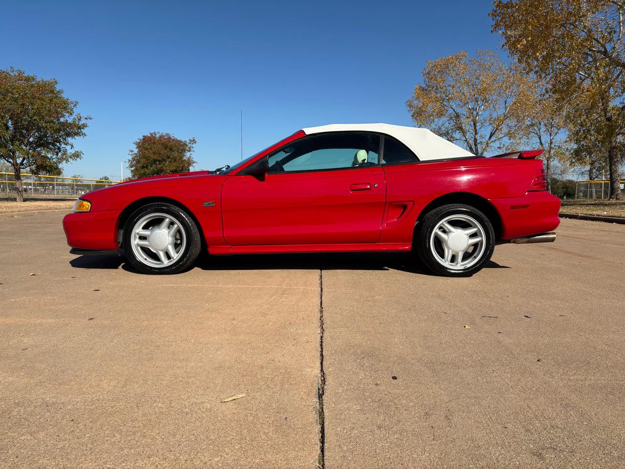 Used 1994 Ford Mustang GT RWD image 28