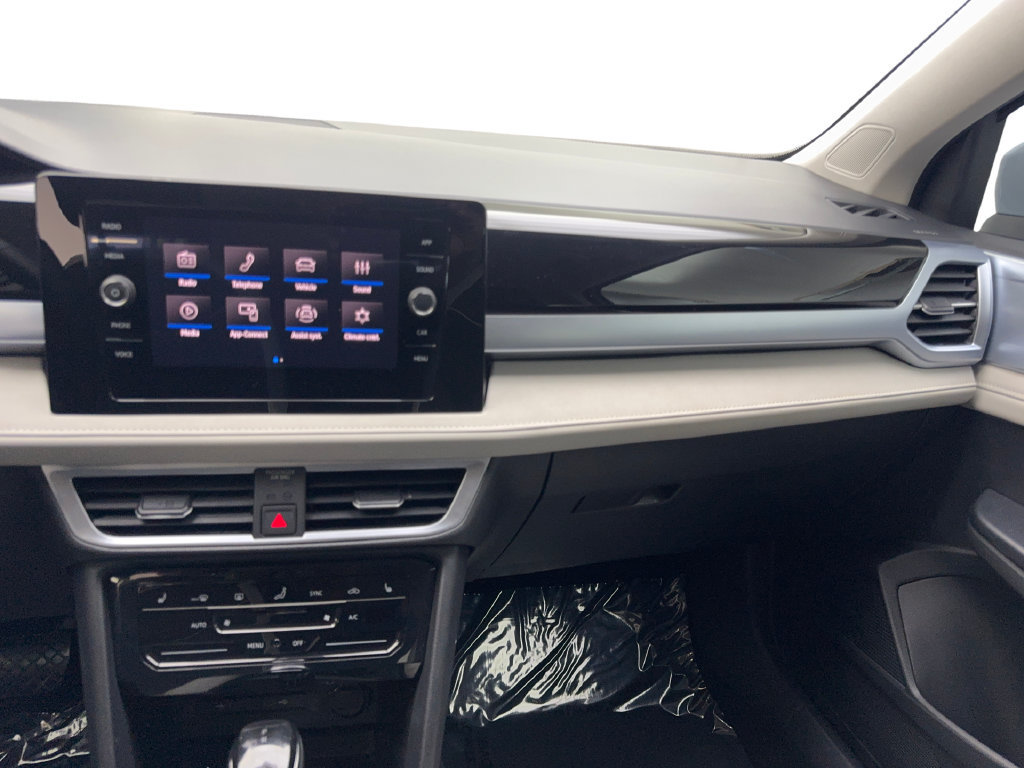 Used 2025 Volkswagen Taos SE FWD image 56