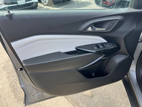 Used 2025 Chevrolet Trax LT w/ LT Convenience Package FWD image 18