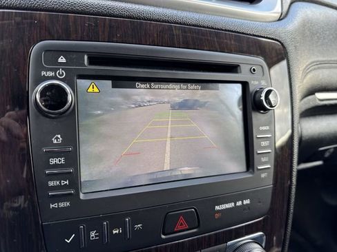 Used 2017 Chevrolet Traverse LT FWD image 15